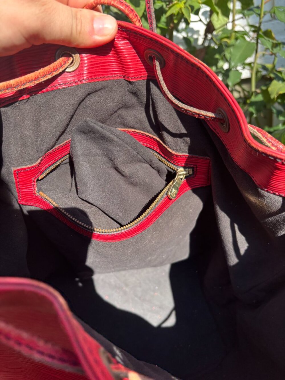Authentic Louis Vuitton Red Neo Shoulder EPI RED - Picture 15 of 16